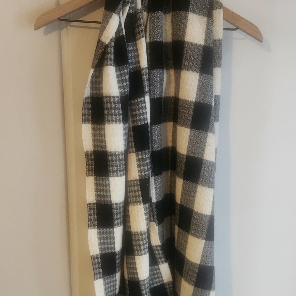 Plaid Black and White Scarf